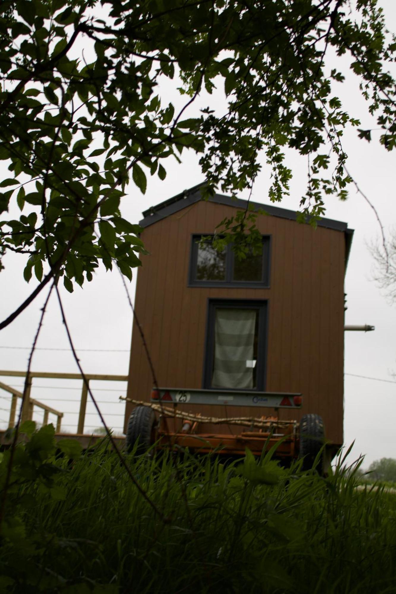 Tiny House Les Jours Heureux Sejour Nature Pres De Dinant Et Des Lacs De L Eau D Heure Villers-le-Gambon Exterior photo